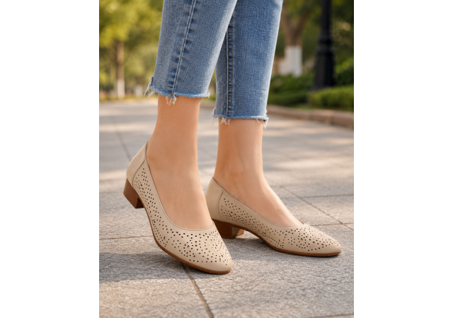 pantofi dama bej din piele naturala perforati cu toc mic gros clp05bej